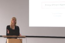 Bild von Frau Susannne Albers beim Vortragen