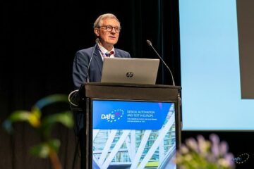 Prof. Teich während eines Vortrags