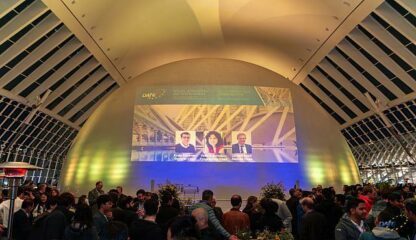 Blick in eine große Halle